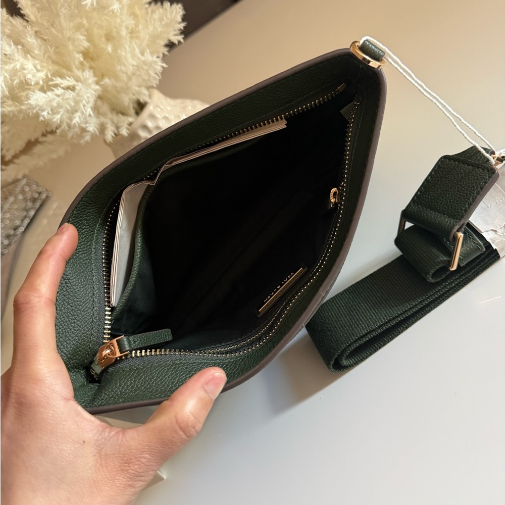 New, authentic Tory Burch blake swing crossbody bag in green - Picture 3 of 14